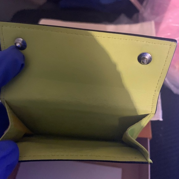 Louis Vuitton Lime Green Taigarama bifold‎ - Picture 3 of 13